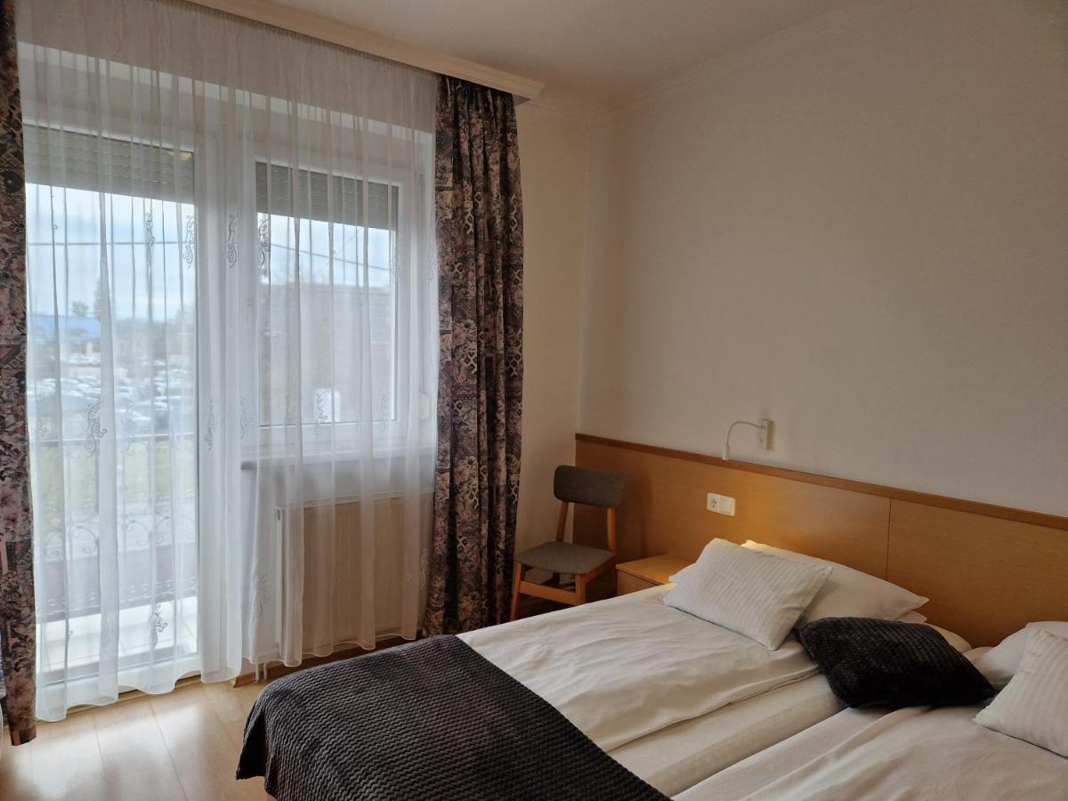 Eva Panzio Hotel Sárvár Exterior foto
